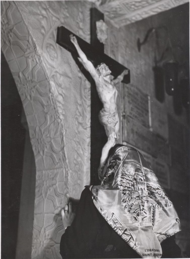 Crucifix dans la chapelle d'origine de l'Oratoire Saint-Joseph