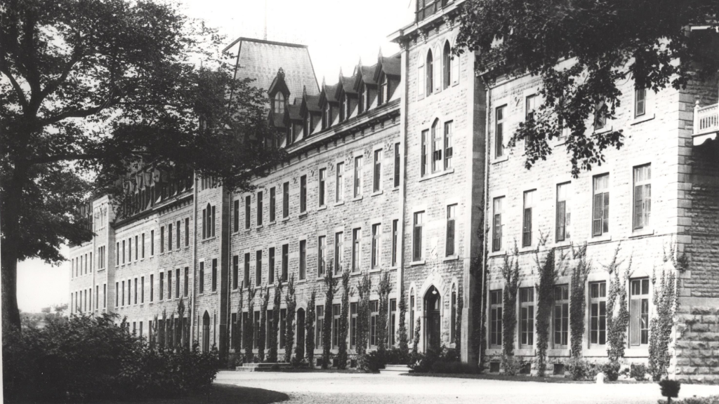 Façade du Collège Notre-Dame.